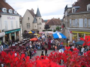 Festivité à Arnay-le-Duc OT Arnay-Liernais